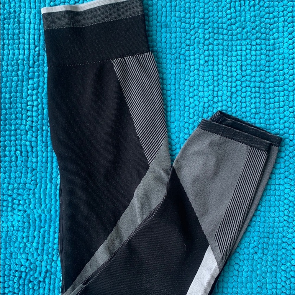PINK High Waisted Seamless 7/8 Leggings